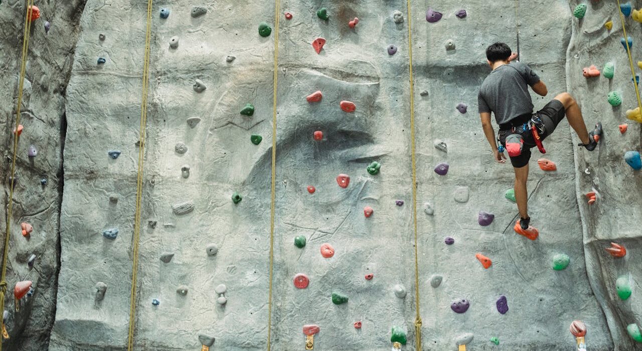Cosa comprare per iniziare con l'arrampicata